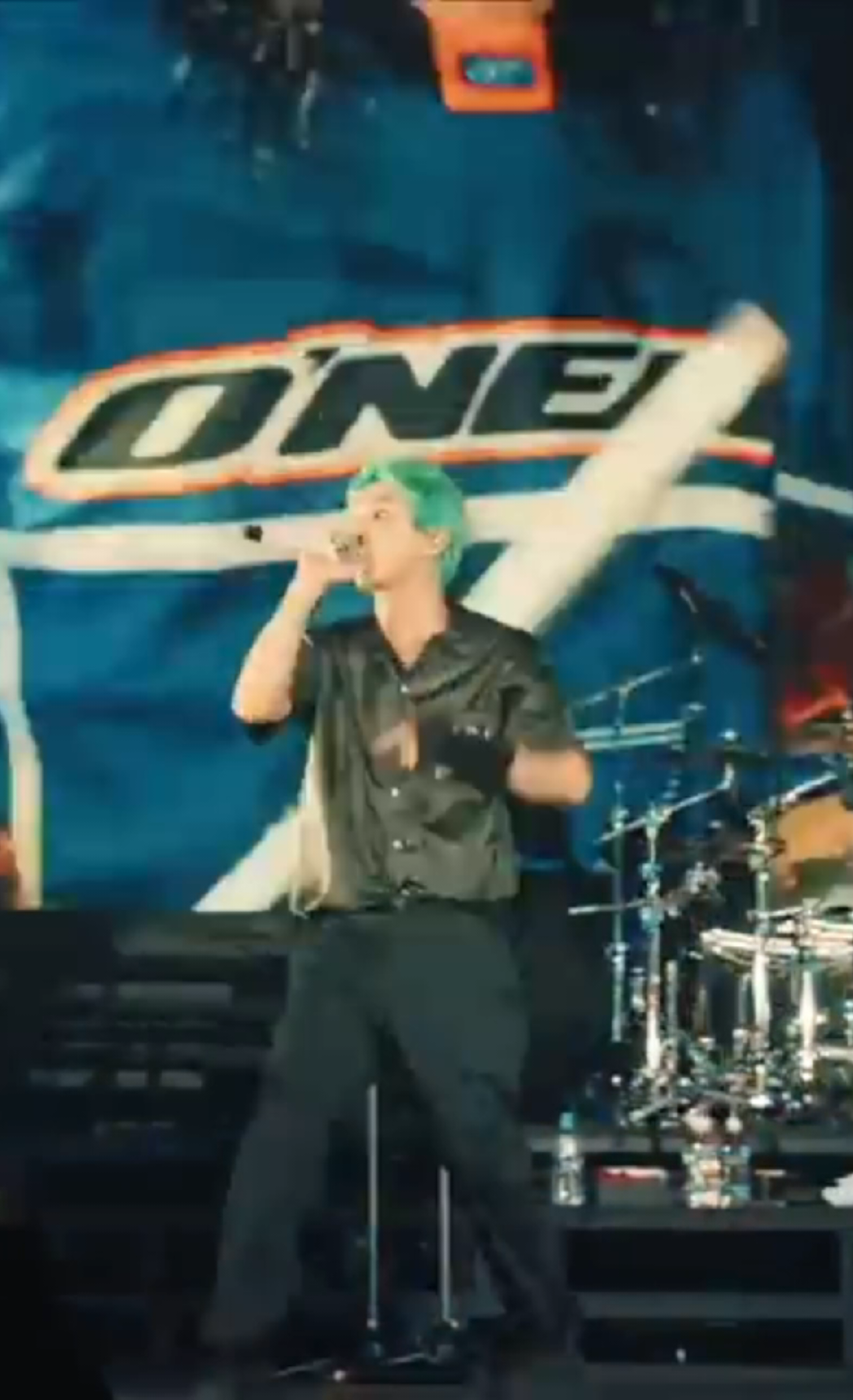 One Ok Rock - Kimishidai Ressha (SPECIAL KONSER PREMONITION WORLD TOUR 2024 at AJINOMOTO STADIUM) . @ONE OK ROCK @Takahiro Moriuchi  #oneokrock #oneokrocklive #oneokrockofficial #oneokrocktaka #10969 #10969taka #10969toru #10969ryota #10969tomoya #oor #oorah #ajinomoto #stadium #2024 #dystopian #dystopia #premonition #japan #world #anime 