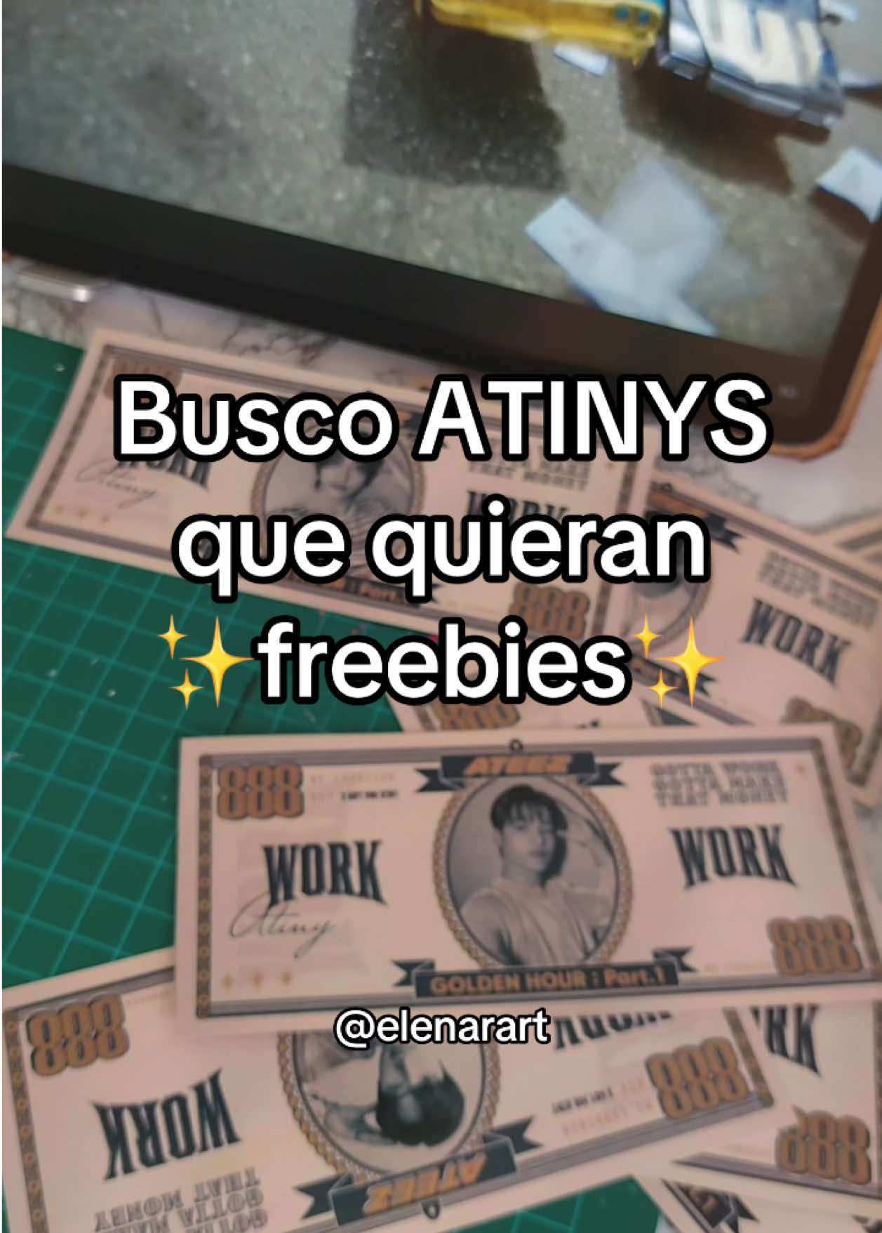 Si aún no decides qué dar como freebie para el concierto de ATEEZ😱, esta opción puede ser justo lo que estás buscando👀 Billeteez🤩🥳 con diseño doble vista, impresos en papel brillante, ideales para sorprender y guardar como recuerdo del tour💌 Puedes pedirlos tal cual se ven o agregarles un acabado holográfico por un costo extra si quieres que brillen todavía más✨ Son prácticos y bonitos, hago envíos nacionales🍃 Si quieres ver más opciones disponibles para encargar, visita mi perfil que ahí tengo varias ideas listas para elegir🙂‍↕️🎨 ¡Haz que tu freebie se note! #ateez_official_ #ateez #kpop #kpopfreebies #ateezfreebies #quedardefreebie #ideasfreebies #freebies #freebiesandmore #ventas #ventasonline #mayoreo #papeleriabonita #fanmade #fanmademerch #atin #atinyateez #ateeztour #ateeztour2025 #ideas #emprendimiento #fyp #fypシ゚ 