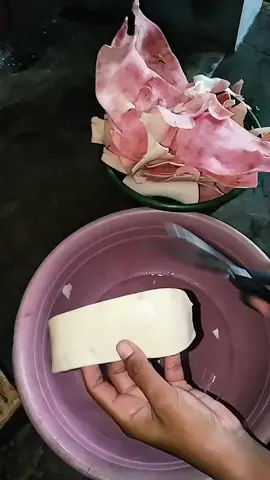 Mengolah kulit singkong sebelum dimasak #kadedemes #kulitsingkong #caramengolahkulitsingkong 