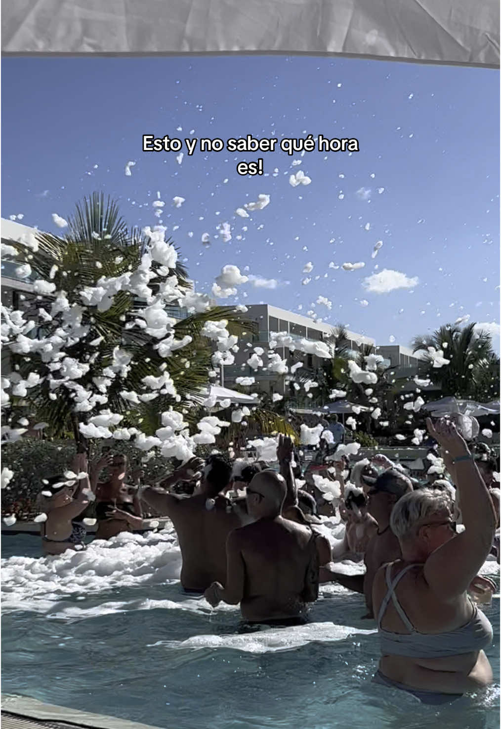 Ya casi llegan unas vacaciones así otra vez 😍 #poolparty #resort #puntacana #republicadominicana #creatorsearchinsights #piscina #fiesta 