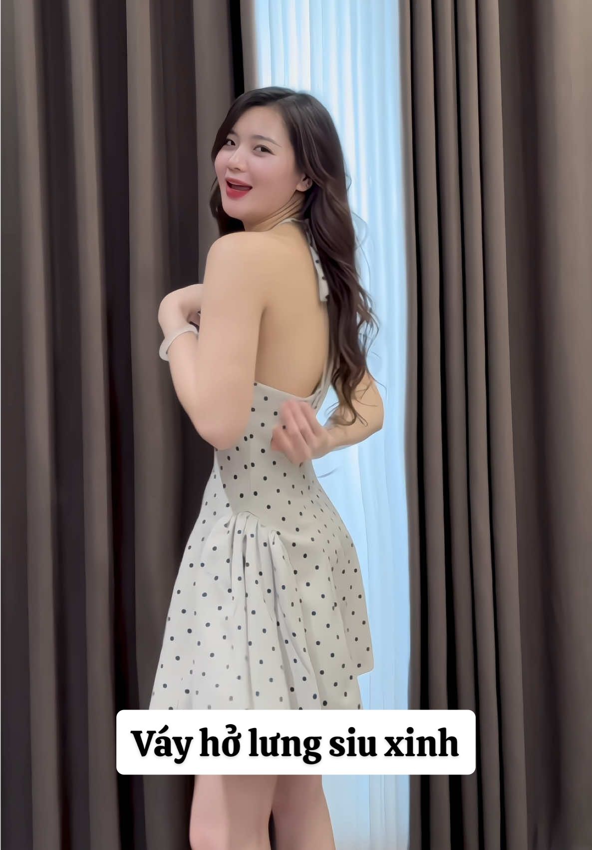Váy hở lưng siu xinh #xuhuongtiktok #thoitrang #thoitrangnu #vay #vayxinh #vaydep #vaynu 