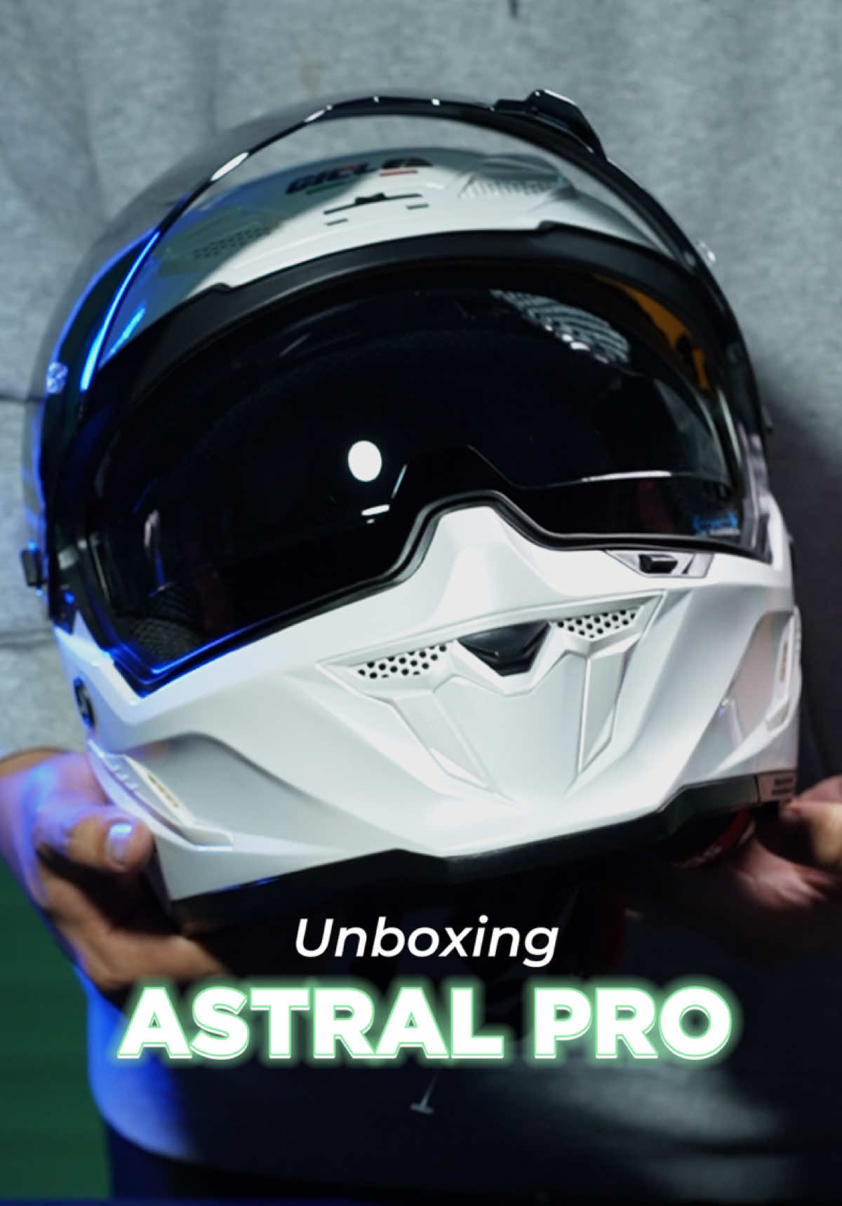 Astral Pro Unboxing 🤍 Checkout na dito sa Yellow Basket💯 #motorcycle #gille #fyp #gillehelmetph #helmet #fullfacehelmet #gilleastralpro #gillehelmetsphofficial #tiktokmotorcycle #fypシ゚ #dontmissout 