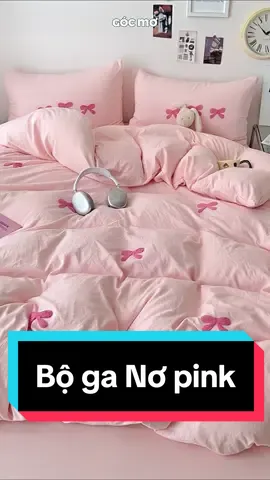Một mẫu chăn ga mới về hồng hồng quá là xinh lại thêm vải đũi mềm mịn nhìn là mê quá trời #gocmo #decor #changa #phongngudep #trangtrinha #trangtriphongngu #cotton #muahe #bochangagoi #gagiuong 