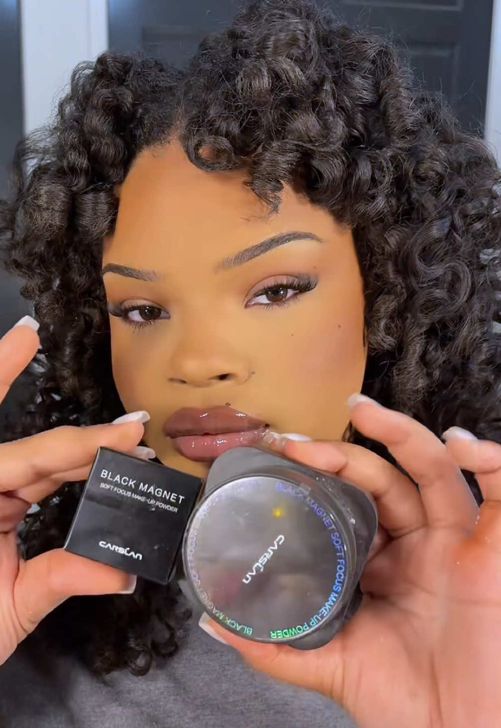 I loveeeee @carslan_us powders! This new pink shade is perfect for me!! #carslan #carslanpowder #carslansettingpowder #makeup #settingpowder #pinkpowder 