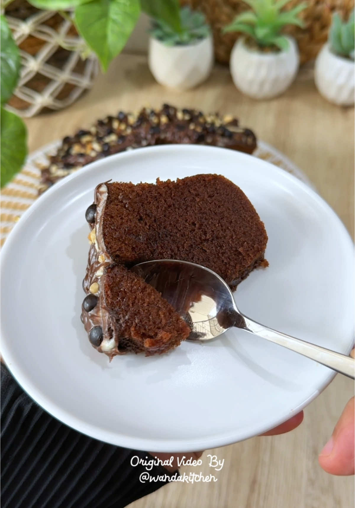 Resep ini cocok buat pemula baru belajar baking yang mau coba bikin kue ultah simpel buat anak dan suami. Bahannya ekonomis, bikinnya super gampang dan rasanya juga enakk All cookware by @IdealifeOfficial @idealifeonline  #kueulangtahun #idejualan #resepkue #resepsimple #resepmudah #wandakitchen 