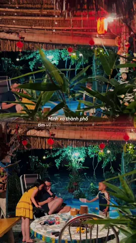 Gần đây mình thấy bạn bè, anh chị quen biết bỏ phố về quê khá nhiều. Phải chăng ở đất thủ đô có quá nhiều áp lực về tài chính, đủ thứ. Nhớ lại cách đây 3 năm mình từng bán nhà, bán xe để bỏ thủ đô vào miền đất xa lạ lập nghiệp. Nhưng sau tất cả vk ck mình vẫn cảm thấy yêu thủ đô, mặc dù có xô bồ, vất vả nhưng mình thấy tuổi trẻ là để xông pha chứ k phải để hưởng thụ. Ít ra thì sau này còn có câu chuyện kể lại cho con cháu nghe về sự nỗ lực của bố mẹ, ông bà chúng nhỉ😍😍😍😍#mepepssi 