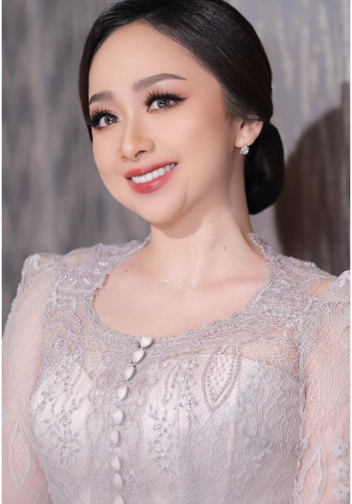 Undip Graduation🫶🏻🎀 — from graduation si cantik Arini Azzahra𓂃۶ৎ #muawisuda #graduation #graduationmakeup #makeupwisuda #muasemarang #fyp