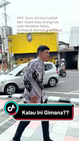 Menurut teman-teman bagaimana jika seperti ini?? Pak Yud sendiri meyakini akan perjuangan dan dedikasi guru bagi peserta didik pasti tidak main-main. Pak Yud setuju dengan pendapat beliau ibu kita Prof. Dr. Unifah Rosidi, yang kurang lebih pak Yud pahami bahwa harus ada kejelasan berupa juknis seperti apa bentuk-bentuk gratifikasi yang dimaksud. Pak Yud berpendapat, apa yang dibagi asal tidak mempengaruhi kebijakan & keputusan yang diberikan guru atau sekolah tidaklah masalah. Setiap orang mempunyai bentuk rasa syukurnya dalam bentuk berbeda-beda. Kita sendiri sebagai guru juga jangan sampai berharap pemberian dari siapa saja khususnya orang tua siswa. Semoga kita semua terhindar dari segala keburukan dunia. Salam sehat, ceria, dan bahagia guru di Indonesia. #komedipendidikan #guruindonesia #sekolah #asnmuda #lucubanget #guru #asnguru #fyp #CapCut 