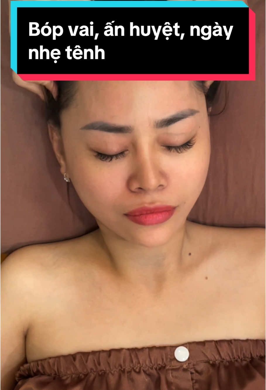 Bóp vai, ấn huyệt, ngày nhẹ tênh