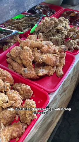 Padahal modal awalnya cuma 300 ribu, sekarang bisa punya tempat sendiri untuk jualan fried chicken. Yang bikin beda, makan fried chicken di sini pake sambal racikan, wih jos semlidut lezatos kotos-kotos! Yang udah langganan absen dulu di kolom komentar! #friedchicken #ayamcrispy #kulinerjogja #jogja #dyodoran #creatorsearchinsights  