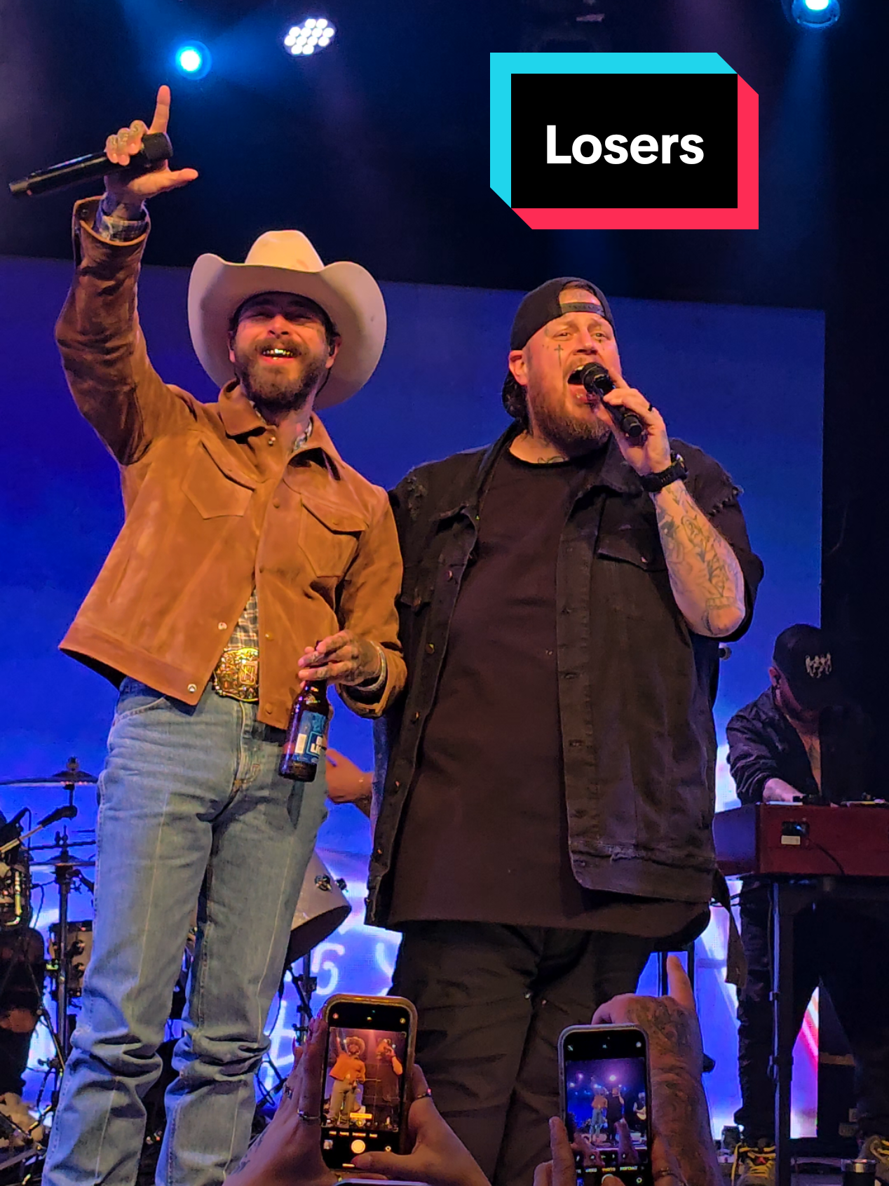 @Post Malone came out to sing #losers with @Jelly Roll tonight at @BillyBobsTexas #billybobstexas #postmalone #jellyroll #jellyrollandfriends #acmawards #charity #concerts 
