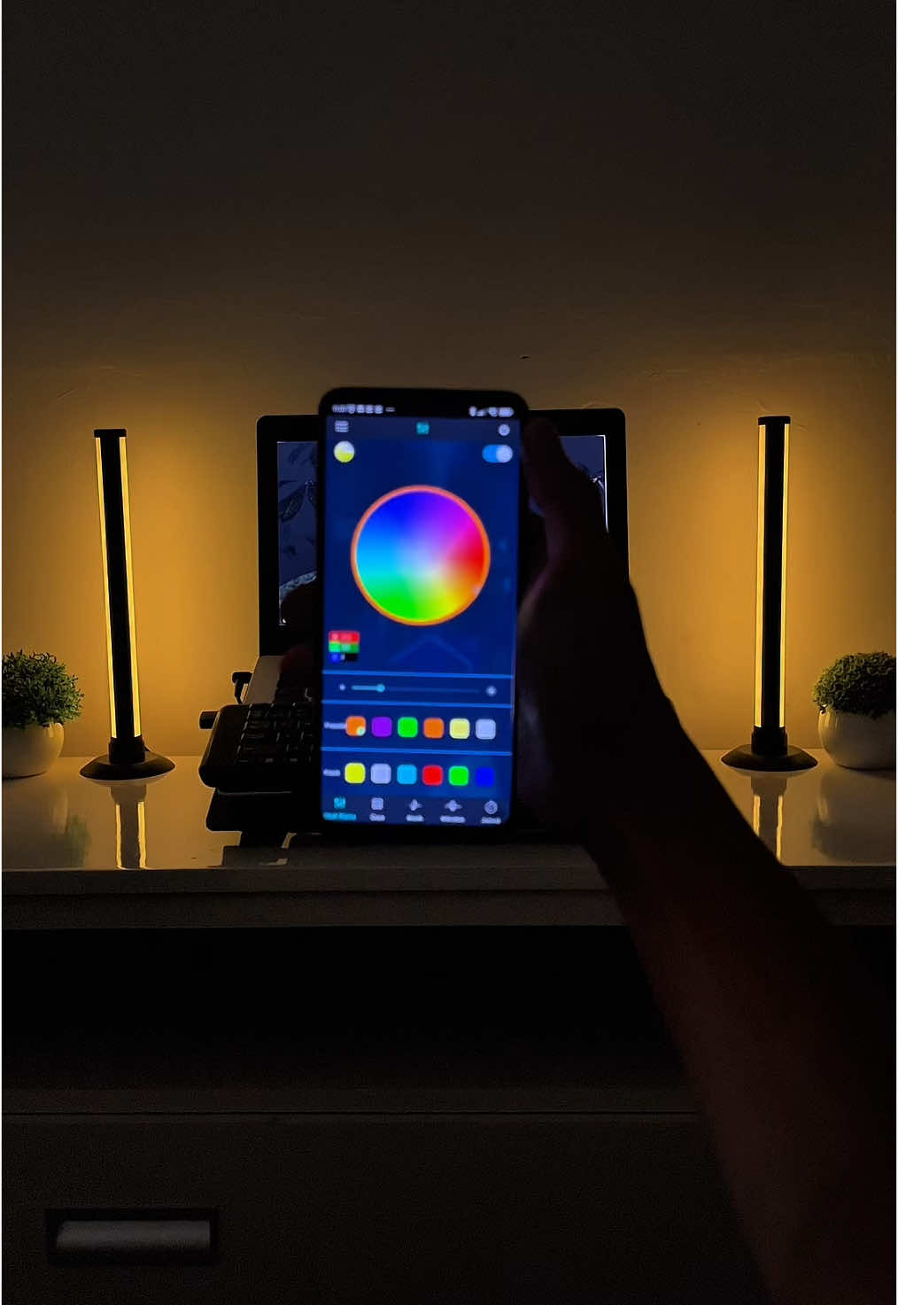 Lampu Standing ambient light ini terlalu beautiful untuk laptopku yang jadul 😂 #standinglamp #lampustanding #lampuambient #ambientlight #lampustriprgb #lampurgb 