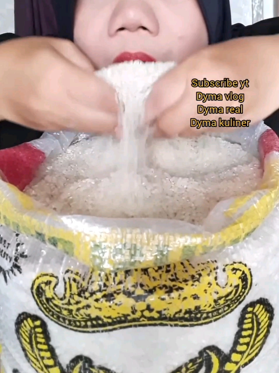 Makan beras baru,RK🤤 @Asmrberas✅  #makanberasmentah #rawriceeating #berasbasmati #shorts #asmr #fyp 