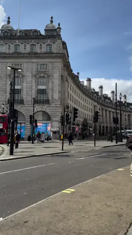#LONDON_❤️_VIBES 