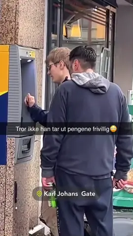 Tok ut de siste 45,50kr han hadde #norsktiktok #norge #norskhumor #morsomt #lættis #penger 