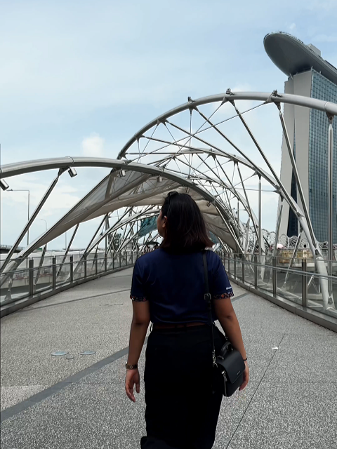 A city of cultures, colours and new beginnings. 🇸🇬 Singapore invites you to discover vibrant streets, quiet gardens and living traditions, all waiting to be explored. From Kampong Glam’s heritage charm to quiet beauty at Gardens by the Bay, every moment is one of discovery. Thrills, reflection, connection — your story finds its rhythm here. #stayyourway with our link in bio. #DiscoverASR #StayRewarded #StayForTheStories #ExploreSingapore #HiddenGems #CityBreak
