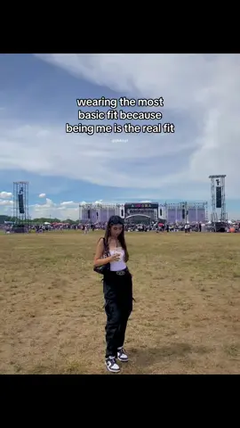AURORA FEST DAY1 FIT 💅🏻 #basic #basicoutfit #basicfit #fyp #foryou #foryoupage #OOTD #foryoupageofficiall #auroramusic #auroramusicfestival2025 
