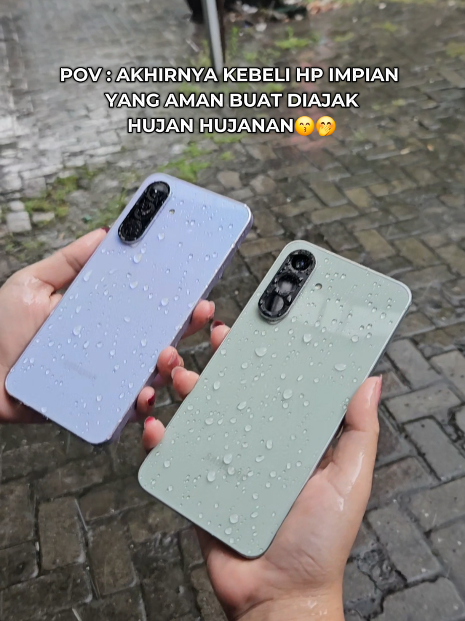 Samsung A56 & Samsung A36 aman diajak hujan hujan😚🤭 #samsung #samsunggalaxy #galaxy #galaxyai #samsunga56 #samsunga36 #galaxya56 #galaxya36 #fyp #fypage #fypシ゚ #viral #viralvideo #viraltiktok #fypp #kediri #kediri24jam 
