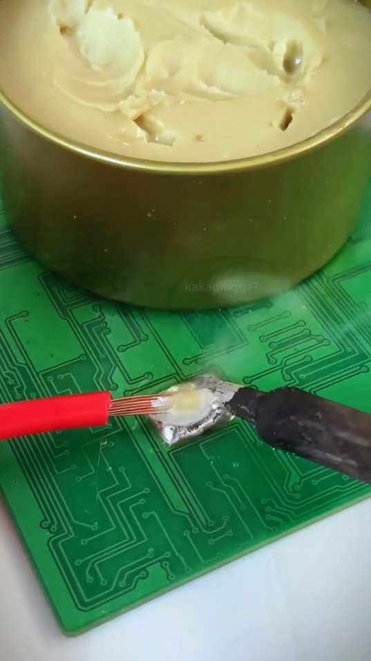 100g Soldering Flux Lead-free Solder Paste No-clean Solder Grease Electric Soldering Iron Maintenance Soldering Oil#Solder paste # solder # efficient energy utility # hardware tools #fyp #foryou #tiktokshop #goodthing 