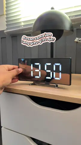 jamnya se estetik itu memang 😍 #jam #mirrorwatch #jamdigital #jammirror #alarm #smartwatch #jammeja #jammejadigital #ektetik #aesthetic #decorationdesign #fyp #gajiansale 