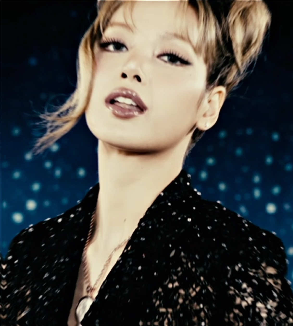 SEXYBACK #lisa #lalisamanoban #lisaedit #skaoum #metgala2025 #metgala #lisametgala #lisametgala2025 