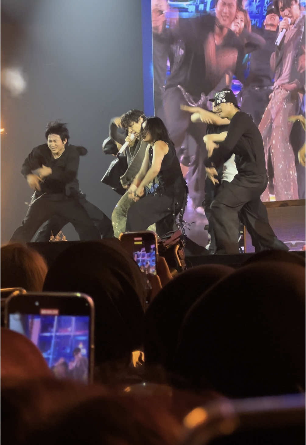 Sengaja ga gw kasi watermark biar Army enjoy fancamnya. Tapi kalo repost tolong kasi credit ke OP ya.. maaciw💜. . . 🎵: Chicken Noodle Soup - HOTS #hopeonthestage #hopeonthestagetour #hopeonthestagejakarta #jakarta #jhopetour #jhopeconcert #BTS #bangtan #bangtansenyeondan #bangtanboys #army #jhope #hoseok #btsarmy 