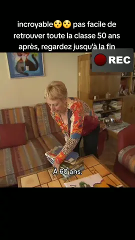 pour certains dès qu'on fini l'école difficile de se retrouver après, mais elle a réussi à réunir tous ses camarades de classe 50 ans après😯 même l'instituteur... #ecole #classe #souvenirs #nostalgia 