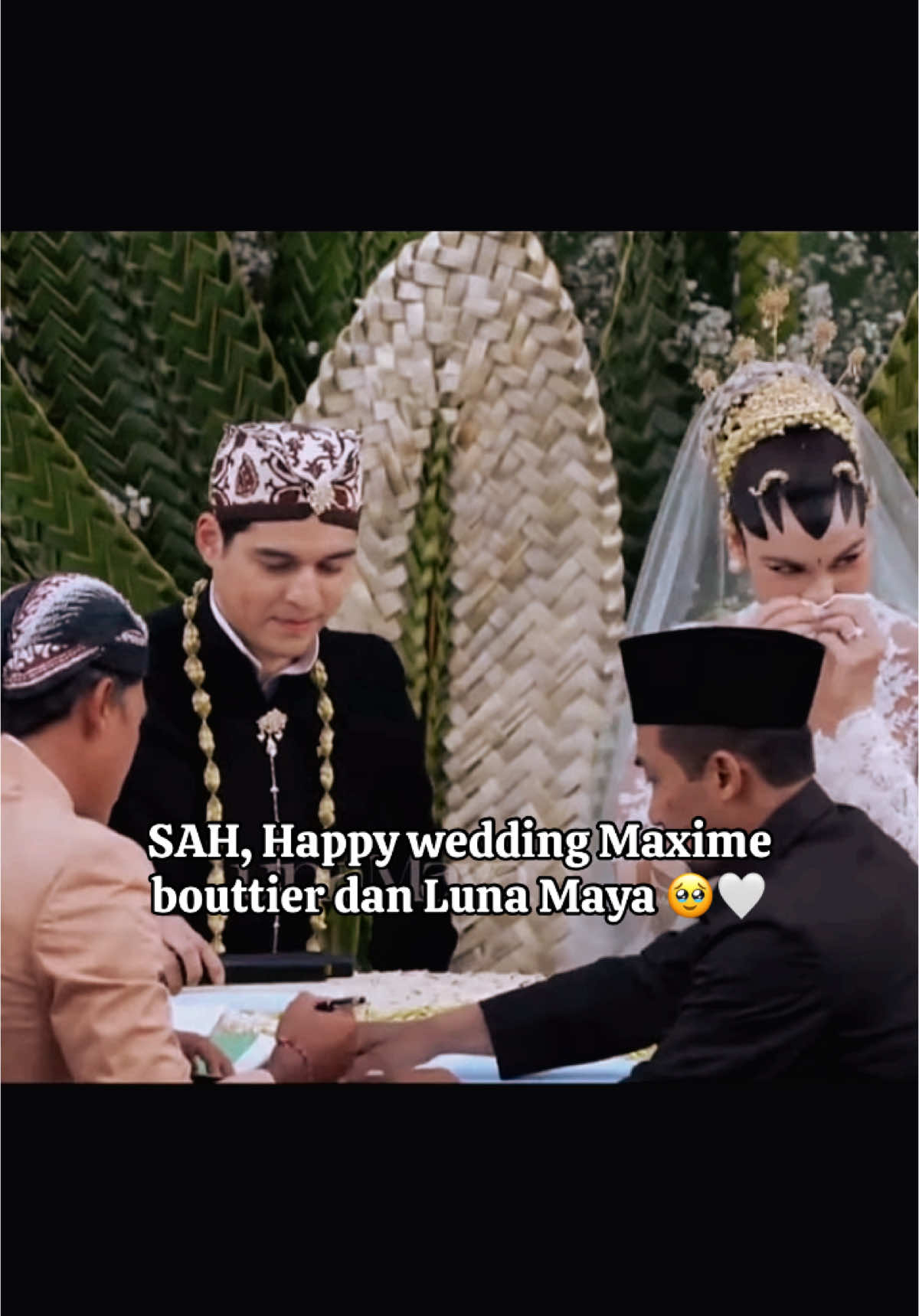 Membalas @Tie Tie SAH, Happy wedding Maxime bouttier dan Luna Maya 🥹🤍 #lunamaya #maximebouttier #wedding #fyp #fypage #viral  Ijab kabul luna maya maxime Akad nikah luna maya