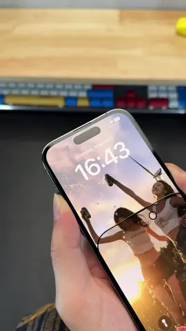 🔥My friends are asking me where I bought it! Military-grade light transmittance + 9H ultra-hard explosion-proof, anti-peeping design to protect privacy, the screen is as clear as a naked phone after applying it! 