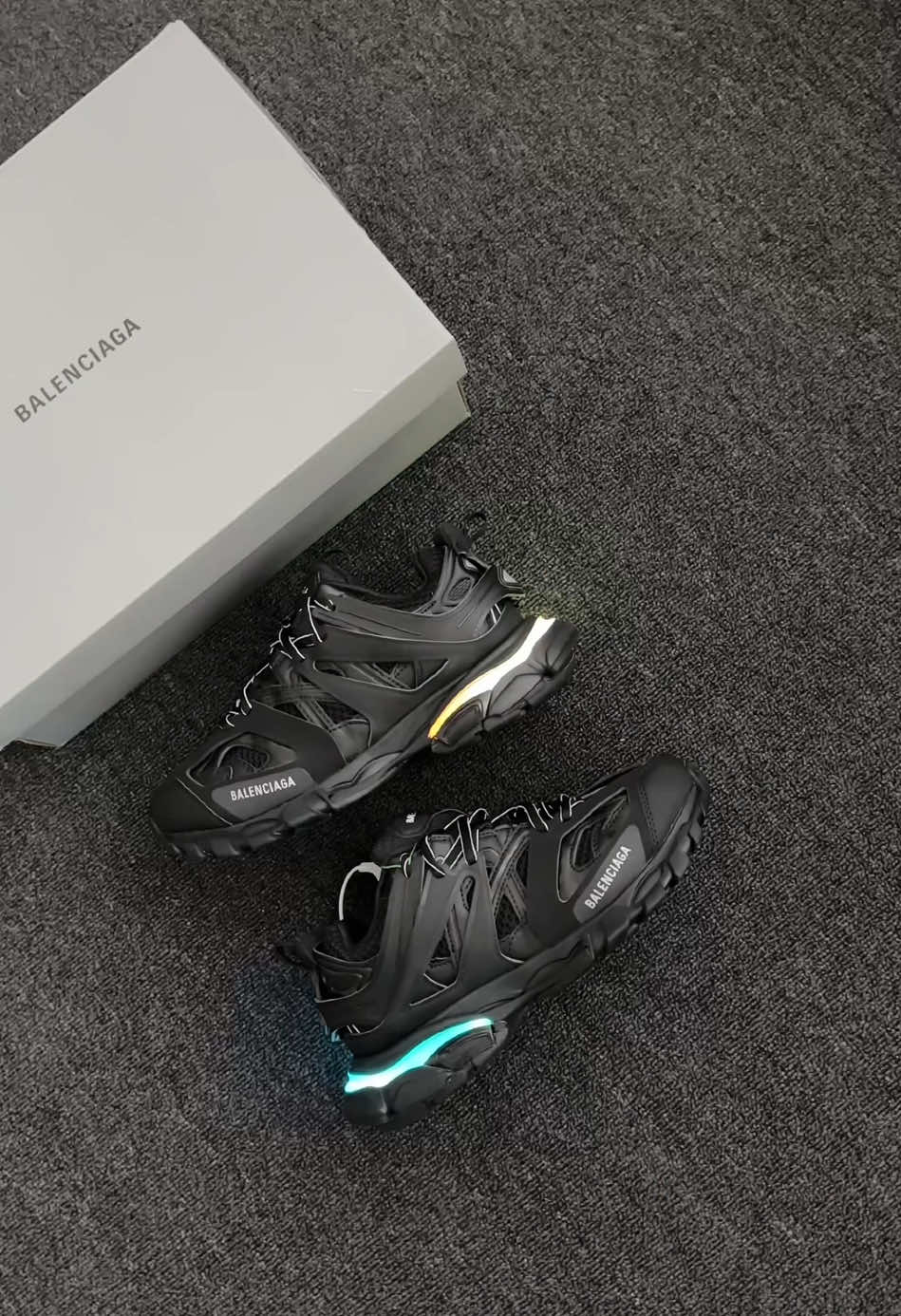 Who doesn't like shiny shoes? ✨ #shoestyle #sneakers #sneakerhead #pourtoi #fashiontiktok #streetwear #OOTD  #menfashion #kick #fyp #treanding #balenciaga 