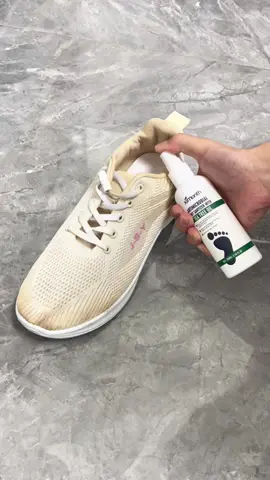 Inhibit bacteria and improve foot odor.#uk #tictokshop #tik_tok #tictok_india #foryoupage❤️❤️ #tictokmademebuyit #fyp #footcare #footspray #bacteriostatic #spray #footoder #itchyfeet #feet #oil 