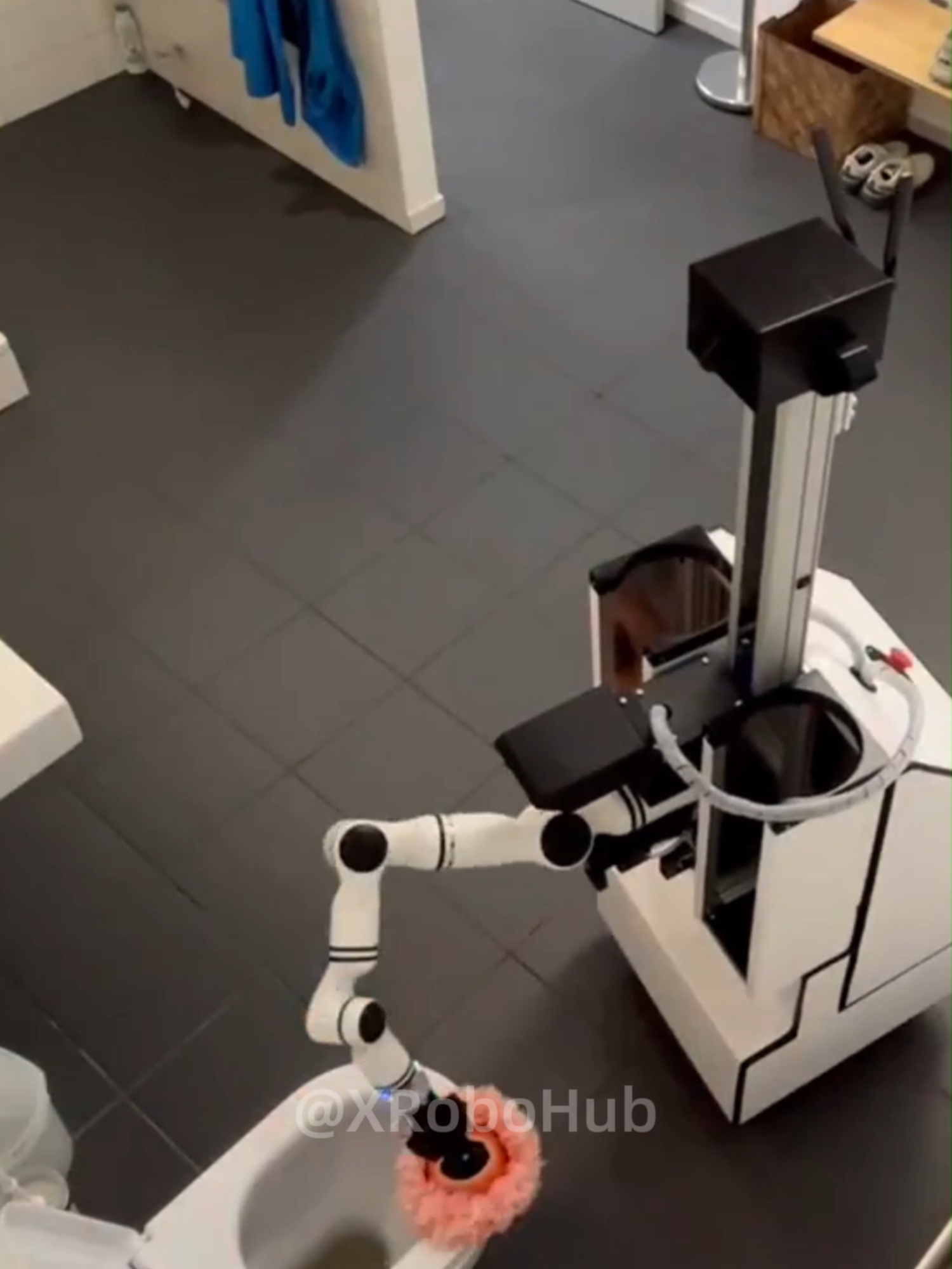 🔥🤖 A Cleaning Robot That Works Like a Human—Loki from Switzerland! 🧽🇨🇭 #robot #robotics