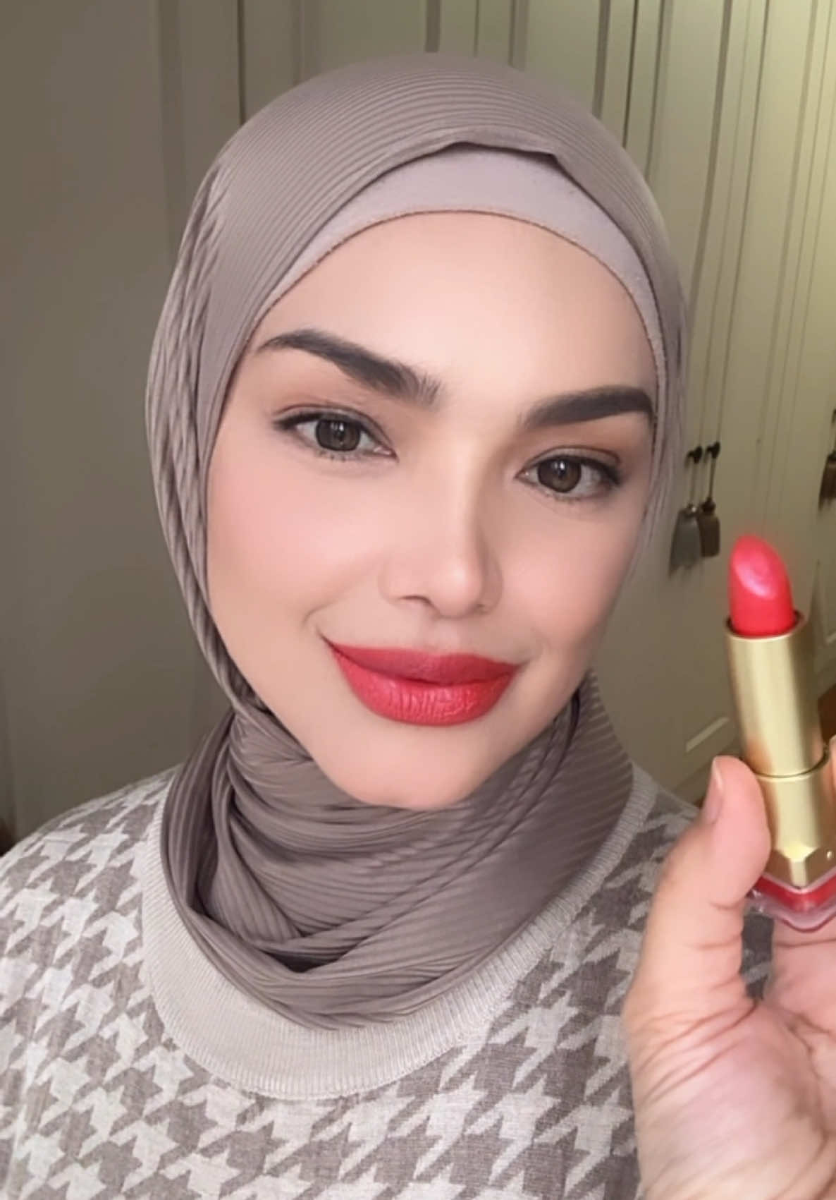 Warna cantik, bibir lembut , sihat dan menawan.. dapatkan code #plumparadise  daripada @SIMPLYSITI  Argan Collection sekarang di beg kuning ye!!