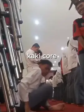 siapa yang pernah kyk gini? kaki nya gamau diajak kerja sama 😭🤣 #fyp #fypage #foryou #foryoupage #xyzabc #xyzbca #ngakak #core #lucu #videoviral #viral #videolucu #videocore #kocak #storywa #anginrindu 