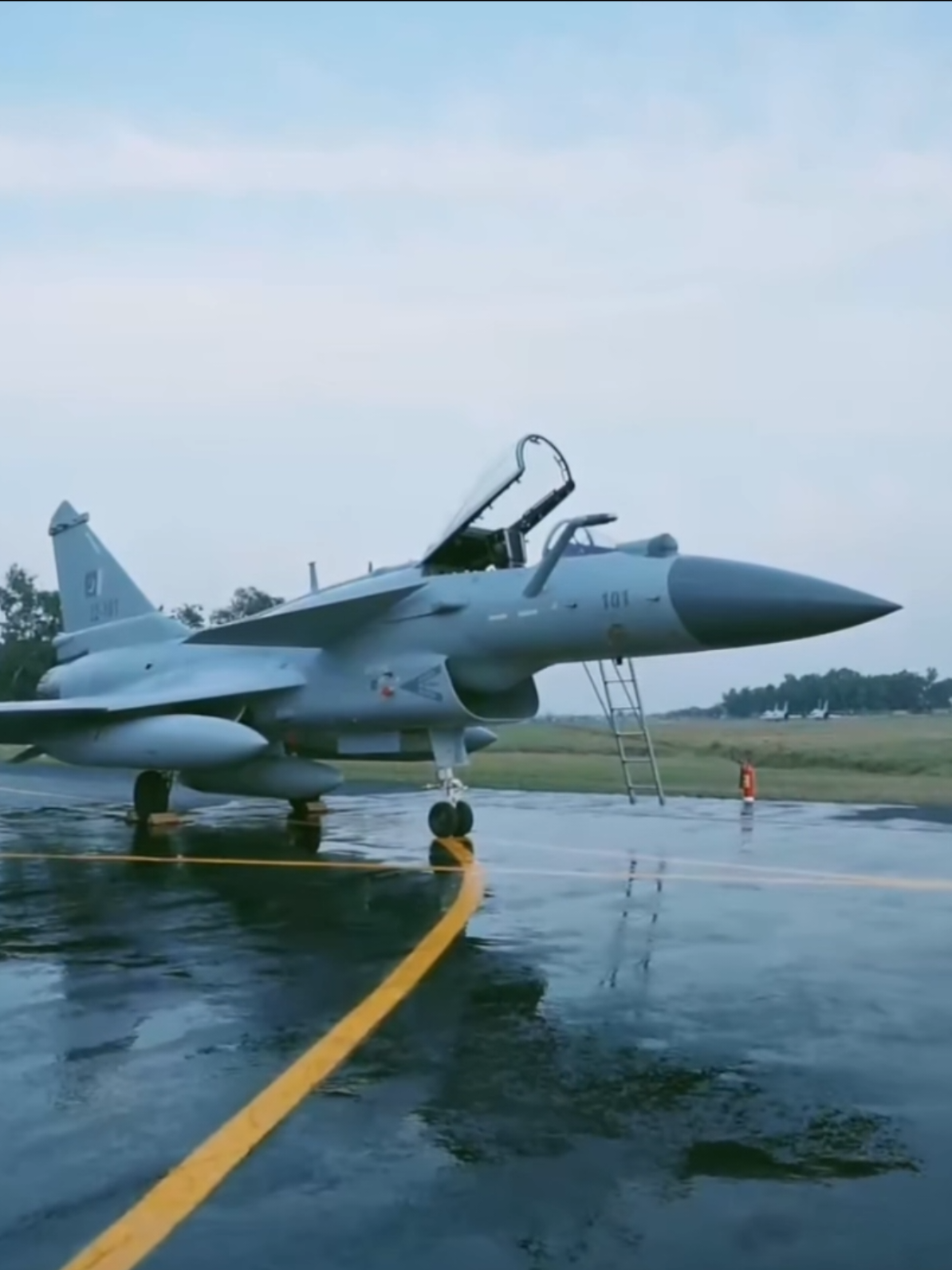 J-10CE + PL-15 200-300km 🇵🇰🇨🇳 #macchallengeaccepted #lernontiktok #pakistan #china #j10c #india #aesthetic #xyzbca #capcut #viral #foryou #foryoupage #military #fyp #xuhuong 
