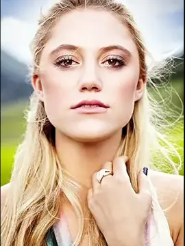 The girl suddenly noticed her friend’s hair standing up #movie #film #tiktok 
