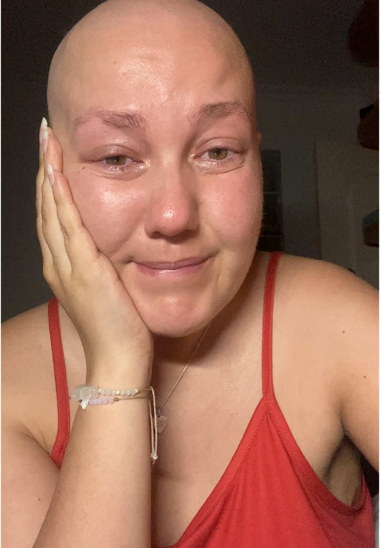 Gracias por cada palabra que me ponéis. En cuanto esté algo mejor os iré contestando. Gracias. Esta noche a las 22:45h sale mi entrevista en canal sur📺 #gracias #vuestro #apoyo #osquiero #dias #dificiles #entrevista #tele #canalsur #gentemaravillosa #fyp #viral #parati #foryour #foryoupage❤️❤️ 