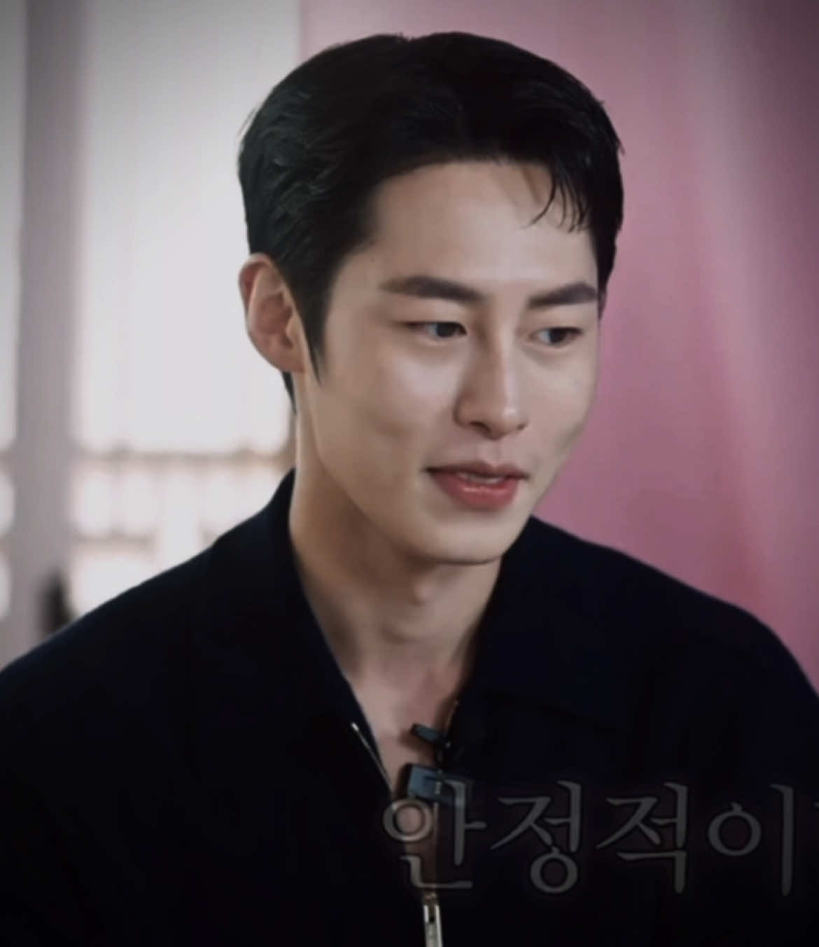 sini duduk bareng aku 😭 #leejaewook 