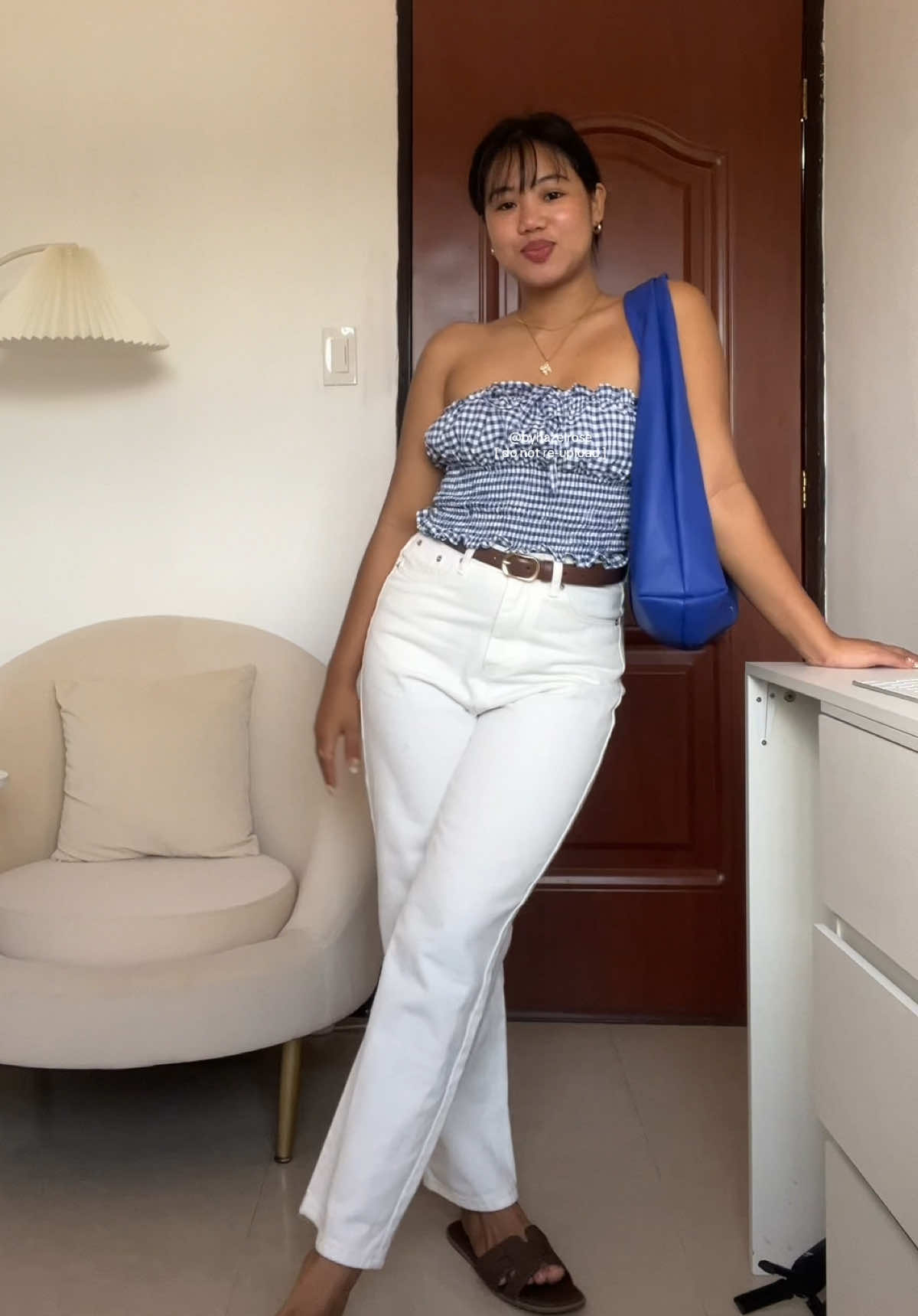 The 3-color rule 🎨 >> base + complementary/secondary + accent (in this video: white, brown, blue) jeans >> @Hazel ᥫ᭡  top >> @Hazel ᥫ᭡  bag >> @Hazel ᥫ᭡  #fashiontok #3colorrule #fashiontip #wearcolorwithconfidence 