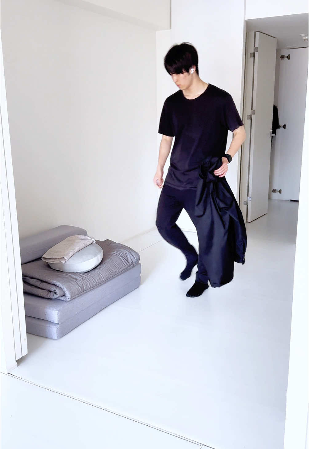 ボタンつけるだけ ・ ・ ・ 愛用品はプロフィールから 片付け相談、ご依頼はDMまで #ミニマリスト #ライフスタイル #インテリア #myroom  #minimalist #interior #暮らし #life  #Lifestyle  #おうち時間  #house  #Home  #japan 