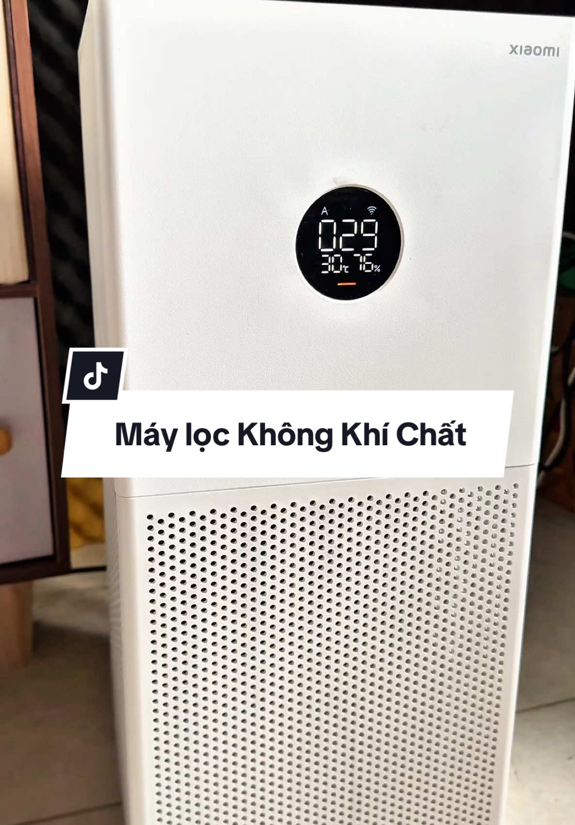 “Nhìn thì đơn giản vậy thôi, nhưng bên trong là cả một ‘trợ thủ’ lọc sạch bụi mịn, khử mùi, diệt khuẩn.” #maylockhongkhi #reviewdochoi #gocnhadinh #TikTokVietNam#dcmedia #dcgr 