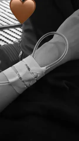 aku kuat meskipun disuntik beberapa macam obat,tapi aku nangis kesakitan ketika di ambil darah disuntik antibiotik dan lambung lewat infus 🥺🥺 #asamlambung  #hbrendah  #anemia 