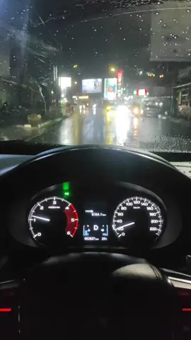 Tasikmalaya di malam ini🌧️🌧️🌧️ #tasik #tasikmalaya #simpanglimatasik #hujan #disel #pajerosport #fyp #fypage 