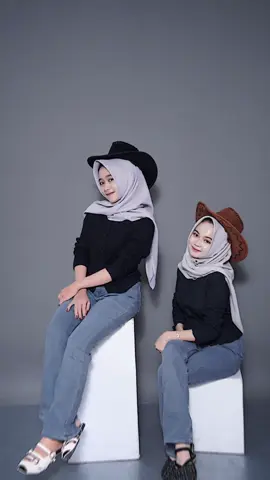 Asupan jj 🙌🏻   Kapan lagi kamu bisa foto bareng bestie/pacar sepuasnya sebanyaknya tanpa harus malu malu, cuma disini tempatnya 🔥🔥🔥  Self foto start 20rb aja yuk buruan ajak temen/pacar kamu ke Kala studio ✅Bebas pilih warna background ✅Bebas pakai Aksesoris ✅Terima semua file ✅Bebas foto selama 15 menit ✅Ruangan privasi Lokasinya di kafe Candice sebelah ayam lepas pandan DM @kala_studio7 @kala.photography7 WA 0882-1769-7570 #selfphoto #studiofoto #kalastudio #fyp #trending #jj  