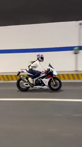#xedepgaixinh #ngamgaixinhplus #girlbiker #bikelife #gaixinhmoingay #nutaixexinhdep #xedepmoingay #motorcyclegirl 