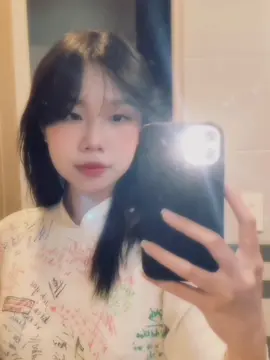 ra trường 1 năm rùi hả nhớ thía T^T