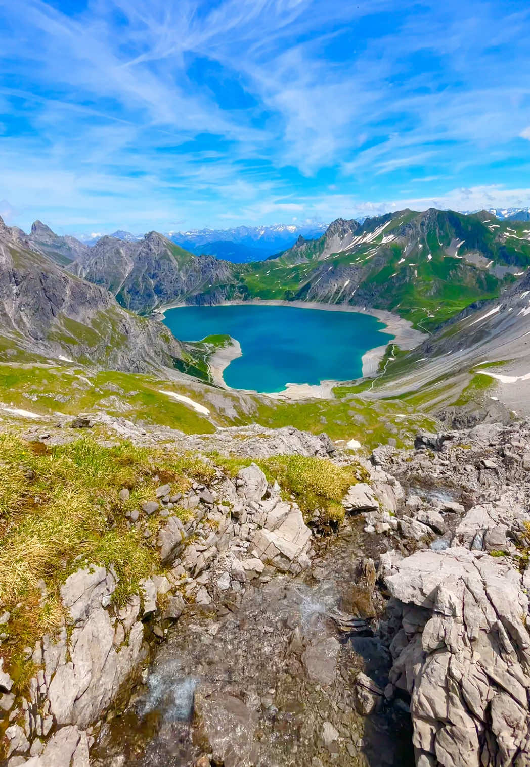 Can you see the heart? 💙 #🇦🇹 #🇨🇭 #austria #switzerland #swiss #mountains #nature 