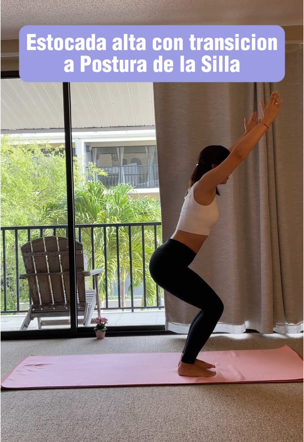 Yoga para liberar emociones |  Estocada alta con transición a Postura de la Silla En este video te comparto una postura de yoga enfocada en la liberación emocional y el equilibrio de los chakras. 🌸 la Estocada alta con transicion a Postura de la Silla, ideal para empoderar y aumentar la confianza, disminuir pensamientos acelerados, activar la energía de acción y decisión, y fomentar la estabilidad emocional. Mi intención al compartir estos contenidos es inspirarte a incorporar el yoga y la meditación como herramientas para una vida más plena y equilibrada. Estas prácticas me han acompañado y transformado profundamente en momentos de ansiedad y estrés. 🔸 Importante: Este contenido nace desde mi experiencia personal como practicante de yoga. No soy instructora certificada. Soy una persona apasionada por el yoga, que comparte desde su experiencia personal, con honestidad y respeto lo que me ha servido, sin reemplazar la orientación profesional. Siempre escucha tu cuerpo, practica con consciencia, y si tienes lesiones, condiciones médicas o dudas, consulta a un profesional de la salud o un instructor certificado antes de realizar cualquier actividad física. Al seguir este video, lo hacés bajo tu propia responsabilidad. #yogaenspañol  #yoga #chakras #sanacionemocional #posturasdeyoga #shorts #yogadiario #spanish #español 