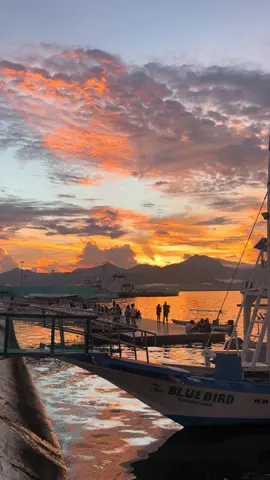 Sunset hits different at Puerto Princesa Baywalk 🌅🧡 #palawan #fypage 