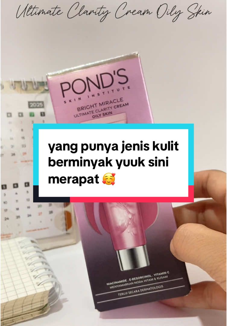 POND'S BRIGHT MIRACLE ULTIMATE CLARITY CREAM OILY SKIN dengan kandungan NIASORCINOL yang dapat menyamarkan noda hitam , mencerahkan kulit, serta SILICA & GLYCERIN yang dapat membantu menyerap minyak berlebih sekaligus melembabkan kulit. cocok banget buat kamu yang lagi cari pelembab untuk kulit berminyak 🥰 #pondsindonesia #pondsbrightmiracle #pelembabwajah #oilyskin @PONDSIndonesia 